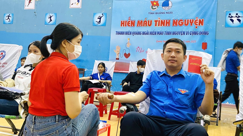 Đoàn viên, thanh niên tham gia hiến máu nhân đạo