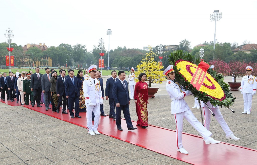 Tưởng nhớ công lao Chủ tịch Hồ Chí Minh và Anh hùng liệt sĩ