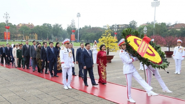 Tưởng nhớ công lao Chủ tịch Hồ Chí Minh và Anh hùng liệt sĩ