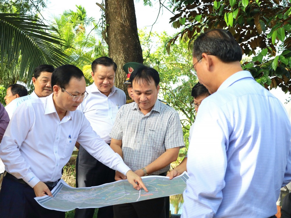 Bí thư Thành ủy Nguyễn Văn Hiếu kiểm tra tiến độ thực hiện dự án đường tỉnh 918 huyện Phong Điền (giai đoạn 1)