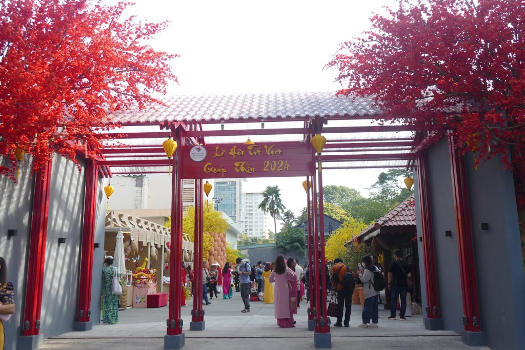 TP Hồ Chí Minh: Sắc xuân trên phố Ông Đồ TP Hồ Chí Minh: Sắc xuân trên phố Ông Đồ