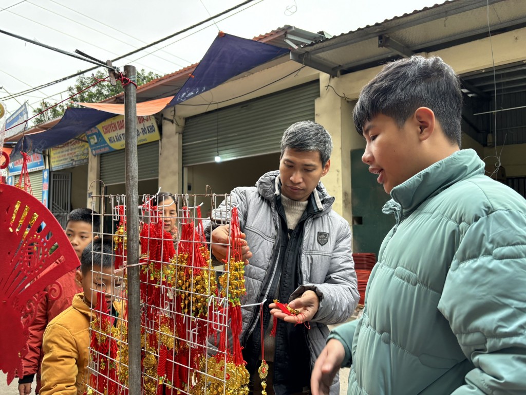 Nhộn nhịp chợ quê ngày 30 Tết