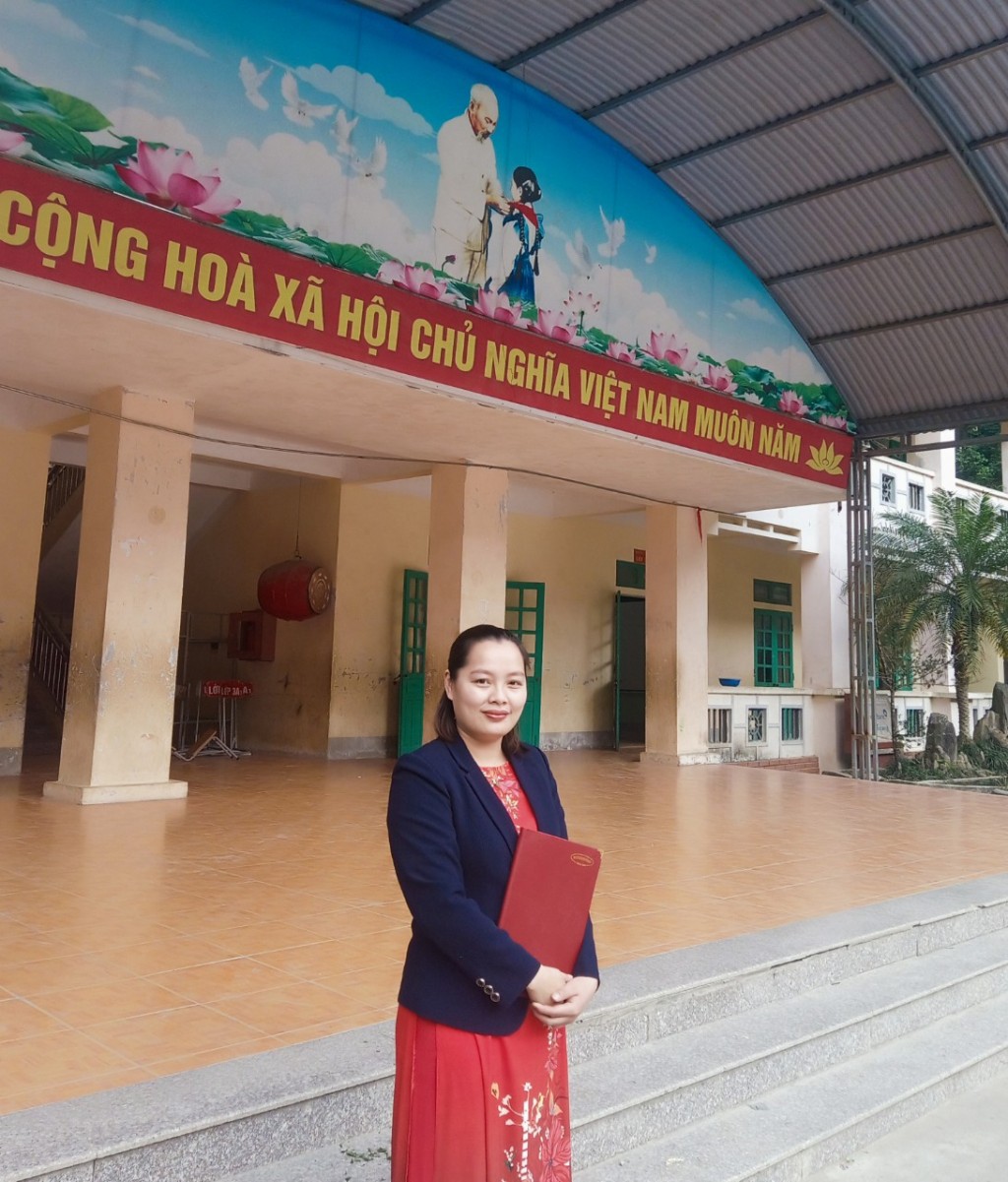 Cô Lê Thu Hà đã được bà con, học sinh nơi đây cảm hoá bằng những sự mộc mạc, chân tình