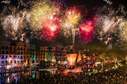Hàng vạn du khách “cháy hết mình” trong siêu lễ hội âm nhạc đón năm mới tại Grand World