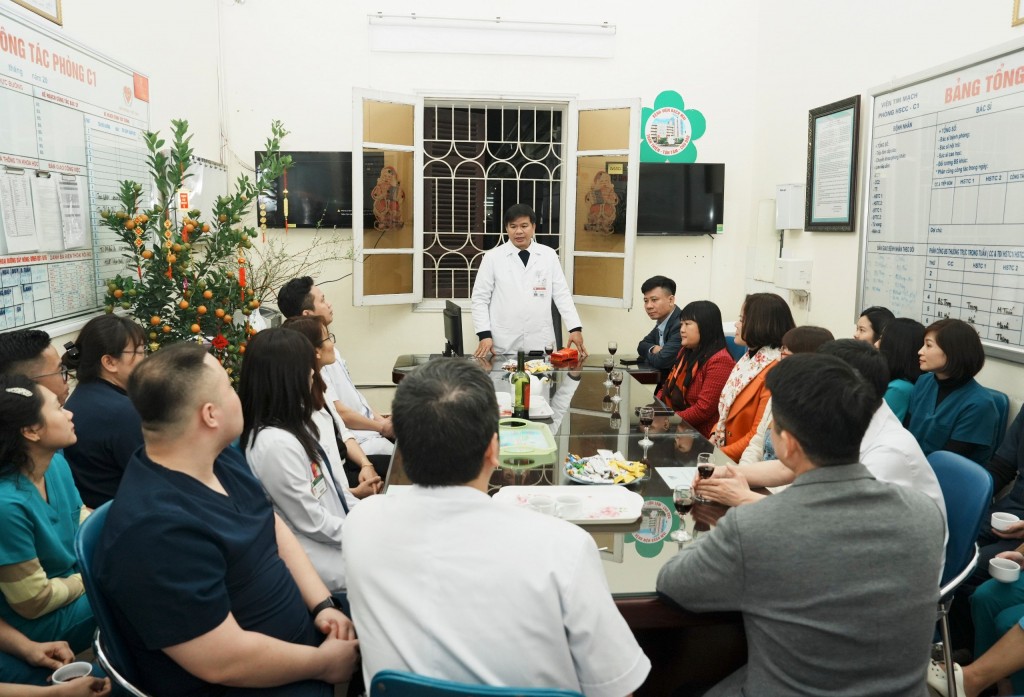 Hơn 600 y bác sĩ nhân viên y tế trực 