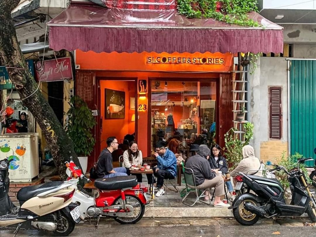 Các quán cafe "xuyên Tết" đông khách