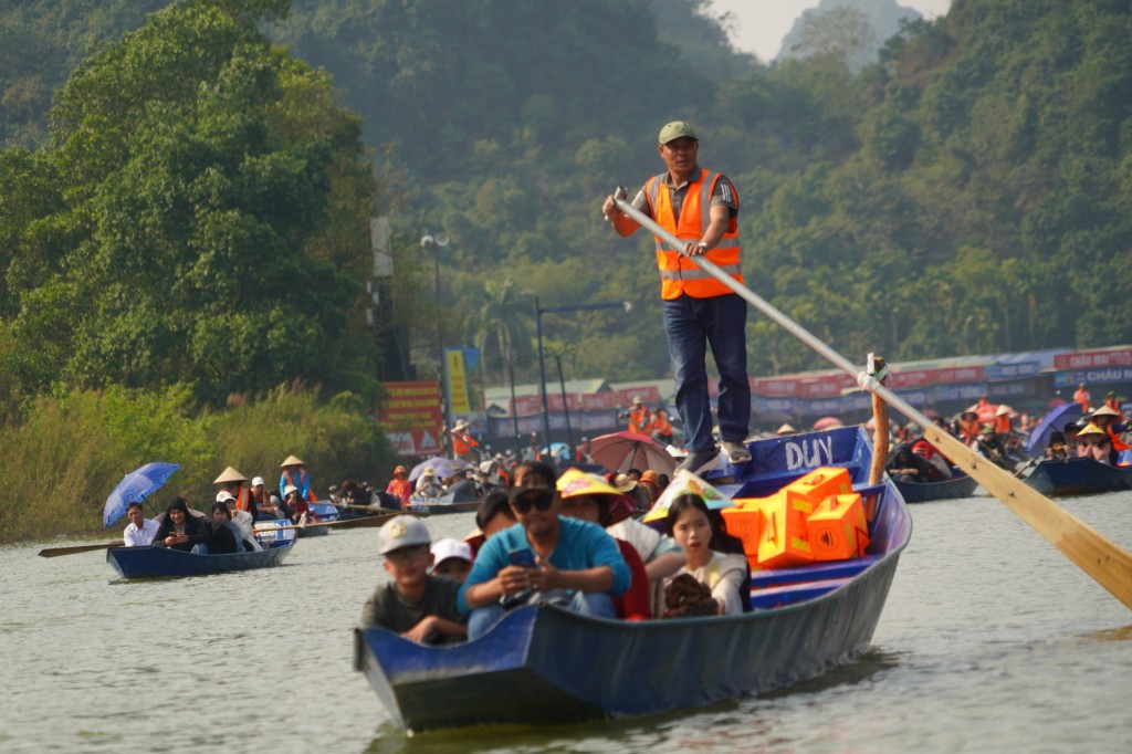 Thực hiện nghiêm quản lý và tổ chức lễ hội tại Chùa Hương