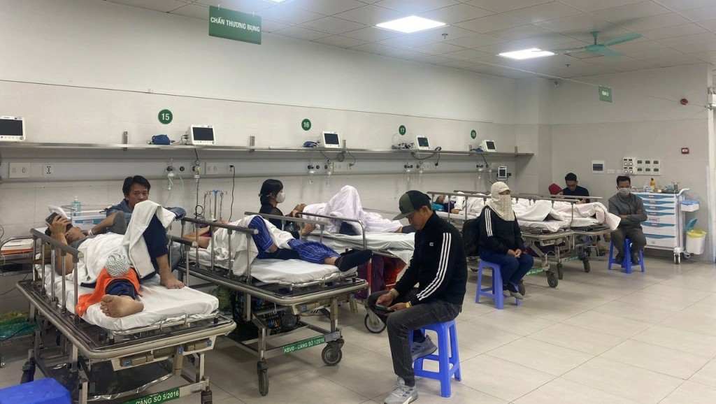 Bệnh viện Việt Đức đã tiếp nhận cấp cứu khoảng 500 trường hợp, trong đó 120 ca tai nạn, nghi tai nạn giao thông