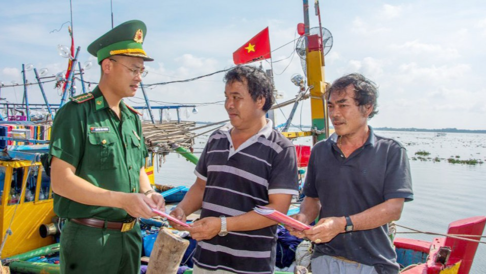 Tết nơi đầu sóng, ấm tình hậu phương