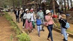 Kon Tum: Các điểm du lịch ở Măng Đen chật kín người