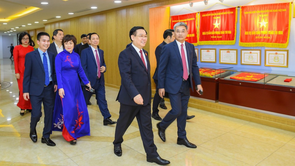 Chủ tịch Quốc hội Vương Đình Huệ thăm, chúc Tết Ngân hàng Hợp tác xã Việt Nam