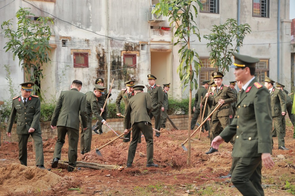 Công an Quảng Trị phát động Tết trồng cây Xuân Giáp Thìn