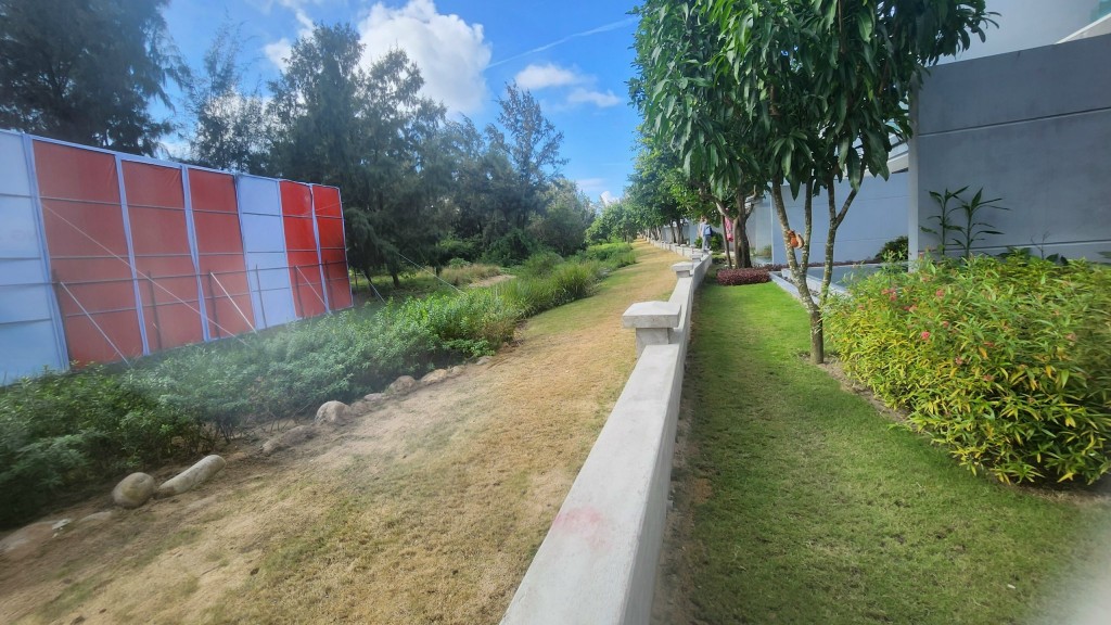 cư dân; không đưa ra được bằng chứng có hạng mục xây dựng hàng rào trong quy hoạch chi tiết đã được phê duyệt cho dự án Sân gôn Vinacapital Đà Nẵng.