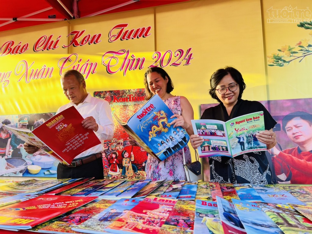 Hội báo Xuân Giáp Thìn tỉnh Kon Tum 2024 trưng bày 500 ấn phẩm