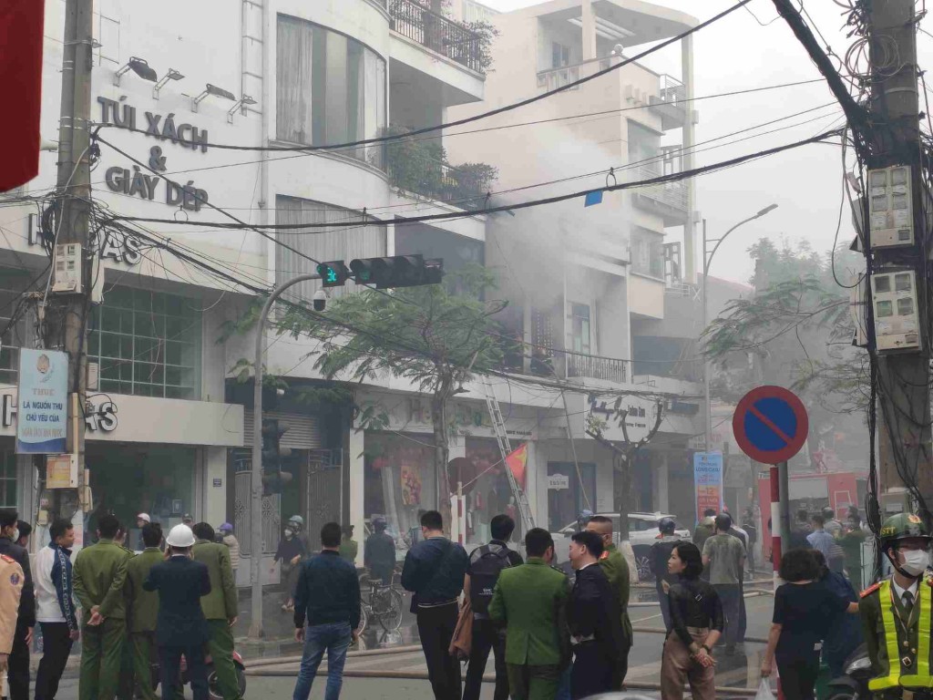 Hiện trường vụ cháy tại cửa hàng kinh doanh số 112-114 Hai Bà Trưng, quận Lê Chân