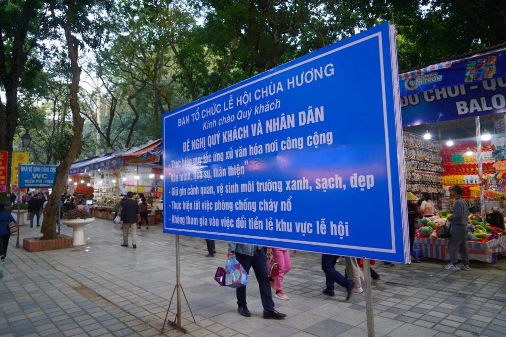 Lễ hội tại chùa Hương đề cao ứng xử văn minh nơi công cộng