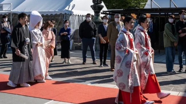 Phụ nữ Nhật Bản mong muốn được “giữ họ” sau kết hôn