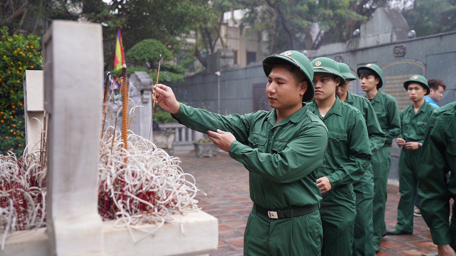 Tuổi trẻ Đống Đa hăng hái, sẵn sàng lên đường nhập ngũ