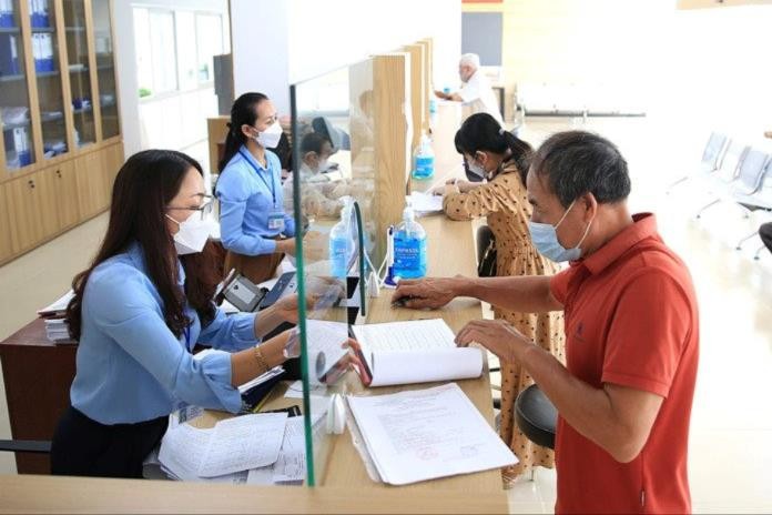 Hướng dẫn người dân thực hiện thủ tục hành chính tại bộ phận “một cửa” của UBND huyện Gia Lâm