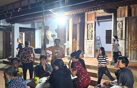 Giấy tờ của cô gái trẻ “tố giác” tên sát nhân
