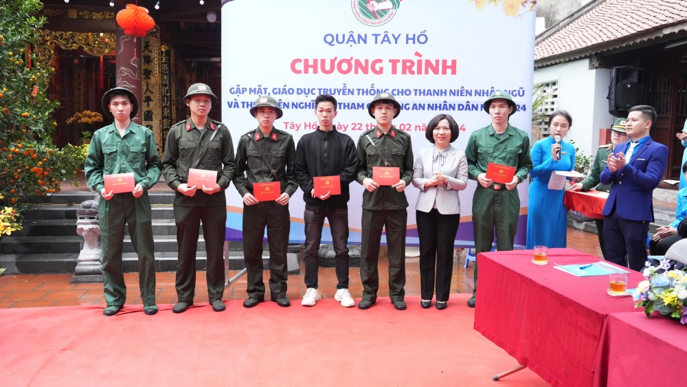 57 tân binh Tây Hồ hô vang lời thề