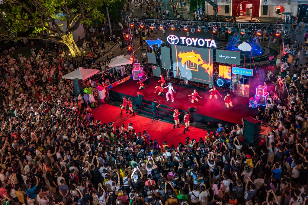 Khu vực sân khấu đêm gala_ Sự kiện Ngày hội Toyota tại Hà Nội
