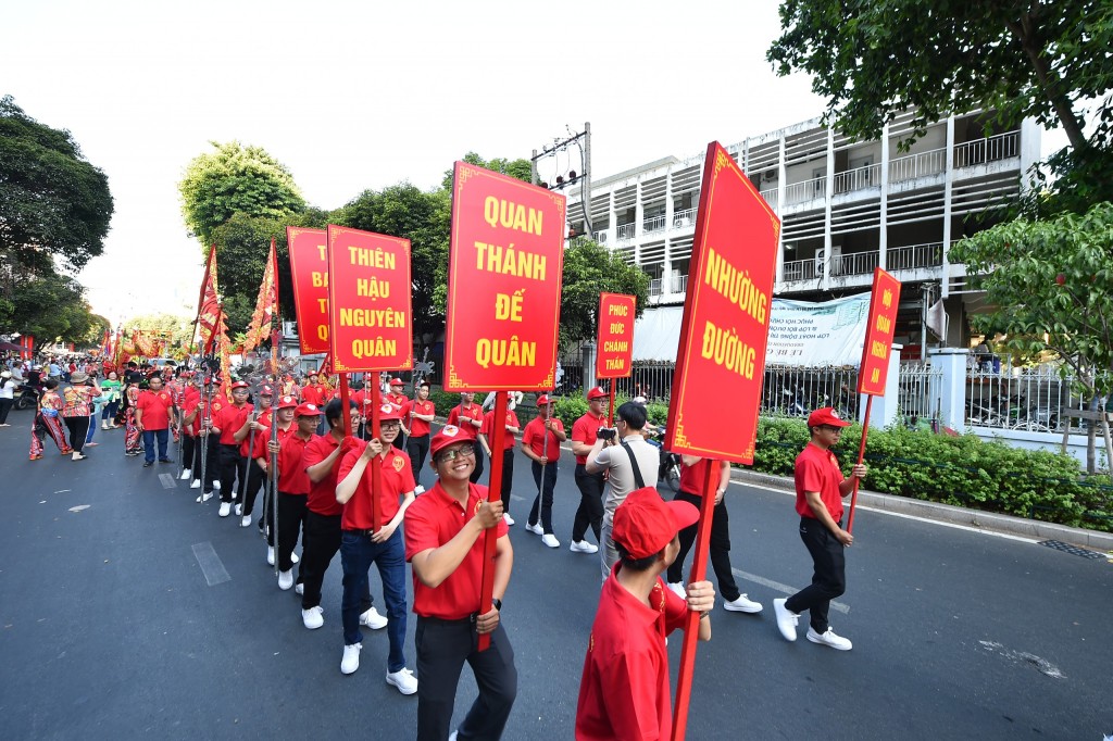 Rộn ràng Lễ hội Nguyên tiêu nghinh Ông Quan Thánh Đế Quân tuần du