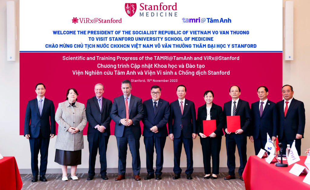 Trước đó, Chủ tịch nước Võ Văn Thưởng đã đến thăm và chứng kiến sự kiện Viện nghiên cứu Tâm Anh và Viện nghiên cứu Vi sinh và Chống dịch Stanford hợp tác đẩy mạnh đào tạo, nghiên cứu và phát triển công nghệ sinh học, ứng dụng trí tuệ nhân tạo trong lĩnh vực chăm sóc sức khỏe