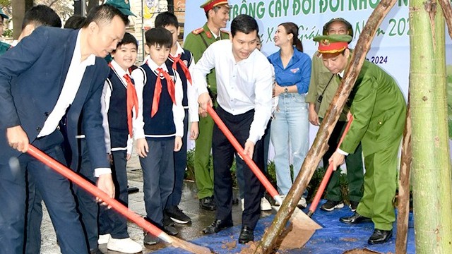 Phường Hàng Trống phát động "Tết trồng cây đời đời nhớ ơn Bác Hồ”