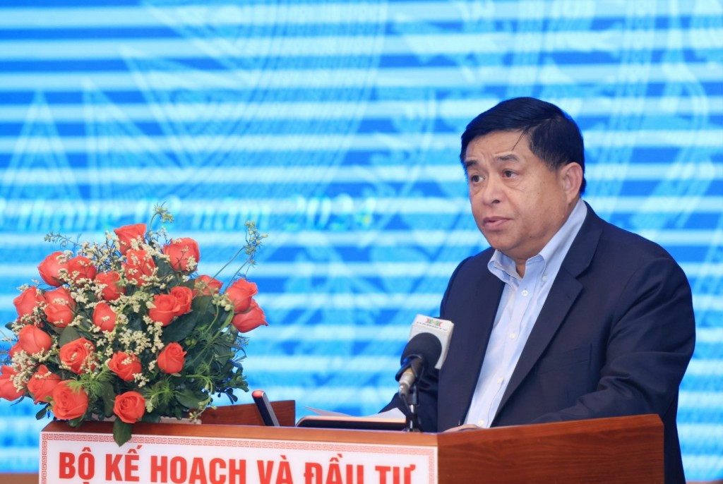 Bộ trưởng Bộ Kế hoạch và Đầu tư Nguyễn Chí Dũng, Chủ tịch Hội đồng thẩm định quy hoạch tỉnh pahts biểu tại cuộc họp