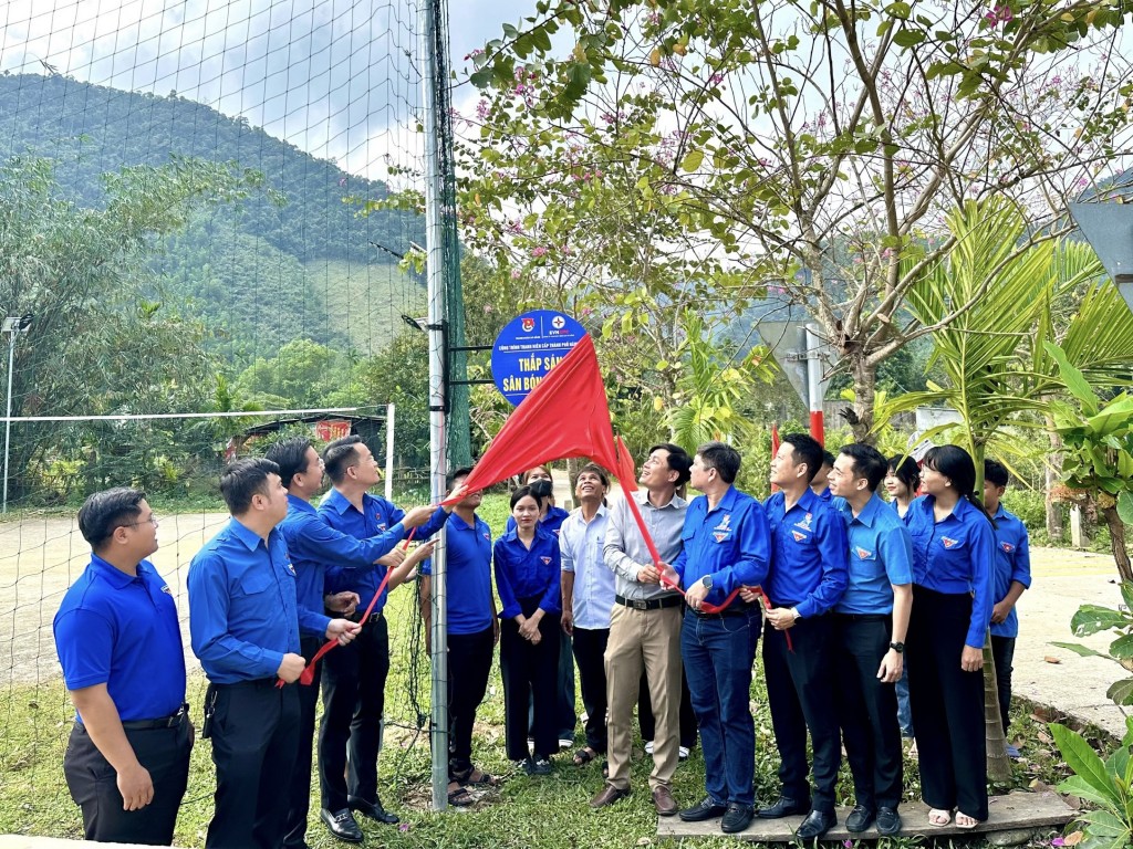 Khánh thành bàn giao công trình chiếu sáng tại thôn Tà Lang, xã Hòa Bắc, huyện Hòa Vang 