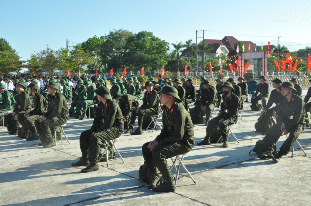 Kon Tum: 125 thanh niên Ngọc Hồi phấn khởi lên đường nhập ngũ