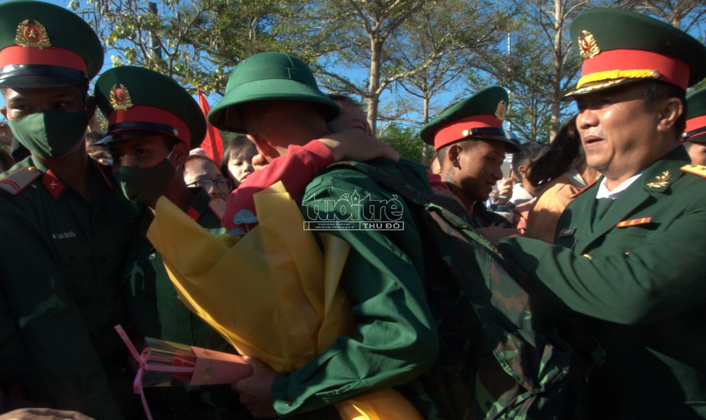 Kon Tum: 125 thanh niên Ngọc Hồi phấn khởi lên đường nhập ngũ