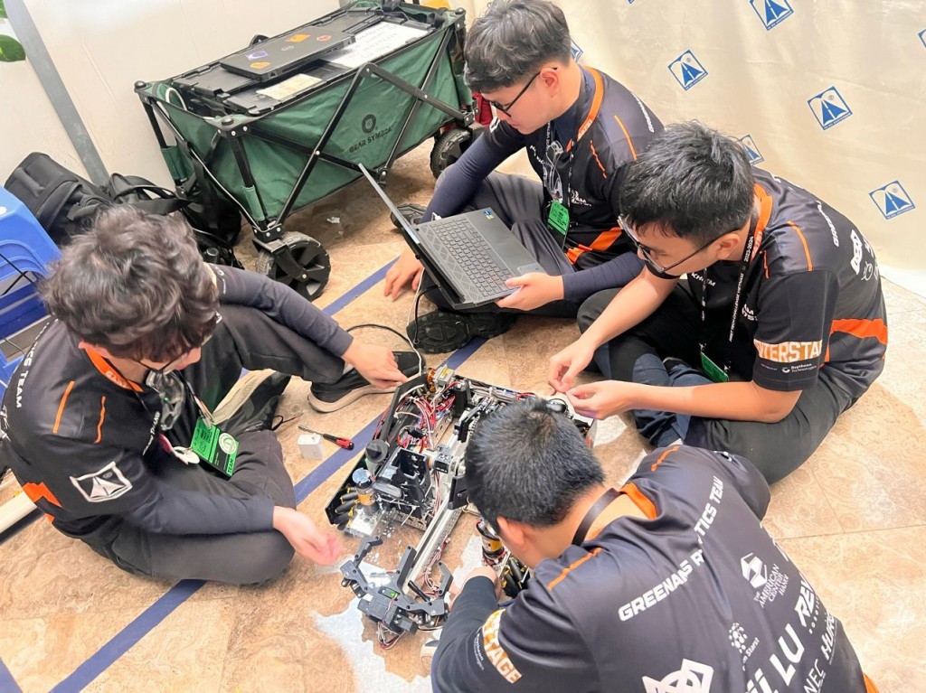 Hành trình chinh phục giải thưởng danh giá của đội tuyển Robotics trường Ams