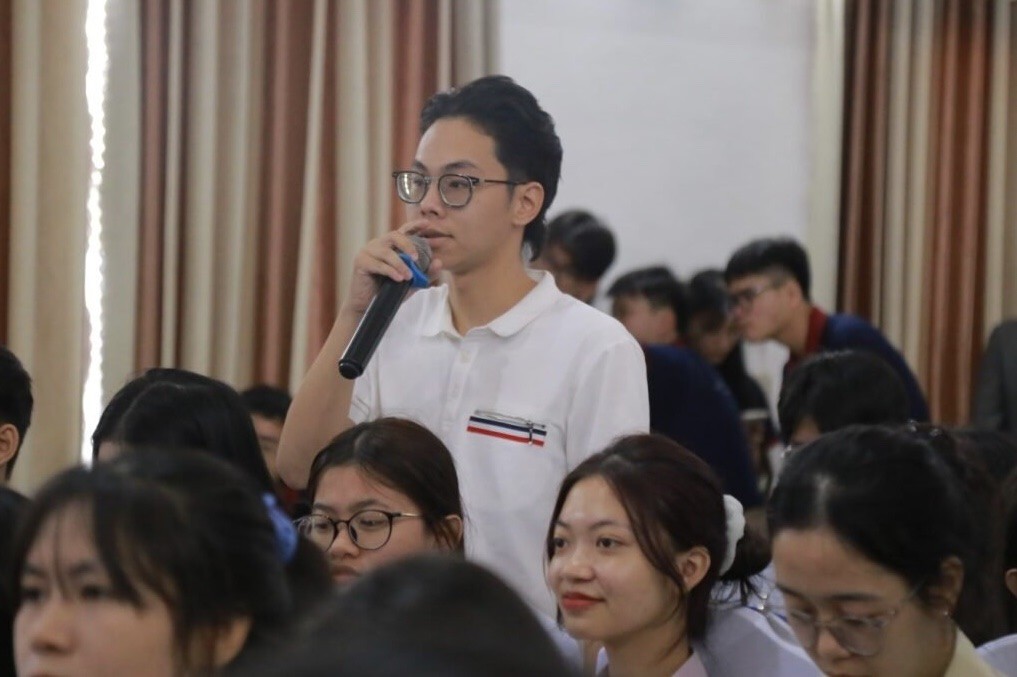 Shark Hùng Anh chia sẻ về khởi nghiệp với sinh viên Đà Nẵng
