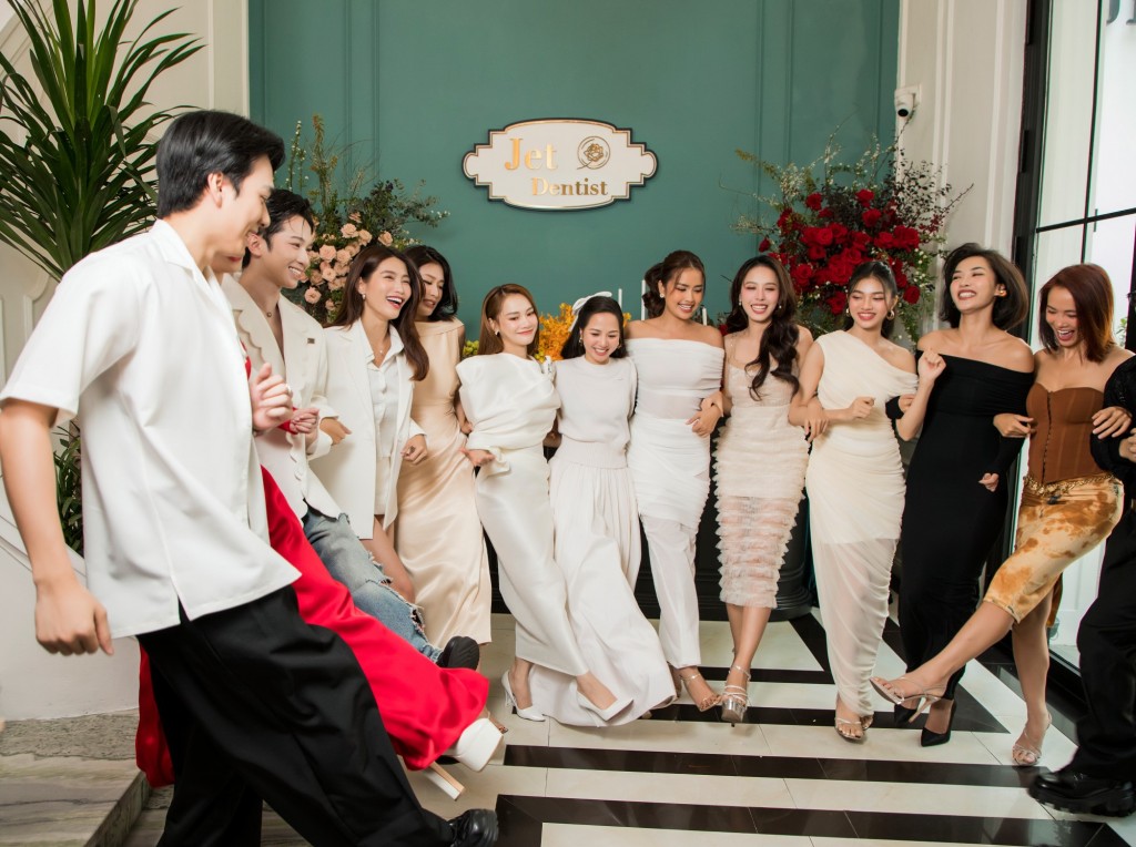 Dàn sao Việt góp mặt trong buổi tiệc khai xuân cùng doanh nhân Phương Nguyễn Dàn sao Việt góp mặt trong buổi tiệc khai xuân cùng doanh nhân Phương Nguyễn