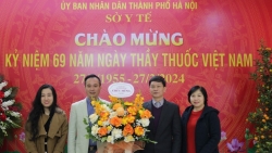 Thăm, chúc mừng các y, bác sĩ nhân Ngày Thầy thuốc Việt Nam 27/2