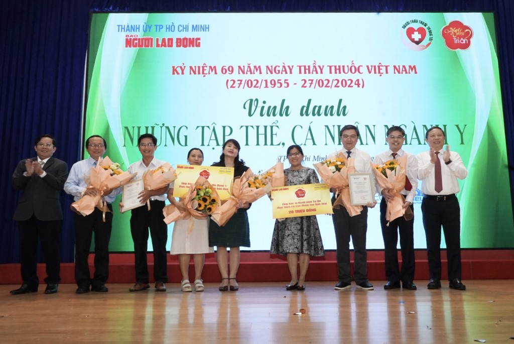 Trao giải cuộc thi viết "Người thầy thuốc trong tôi"