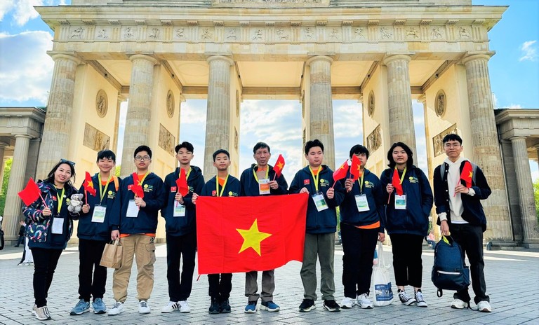 Đội tuyển học sinh tham dự kỳ thi Olympic Toán thế giới Pangea (Pangea Math World - PMW) năm 2023.