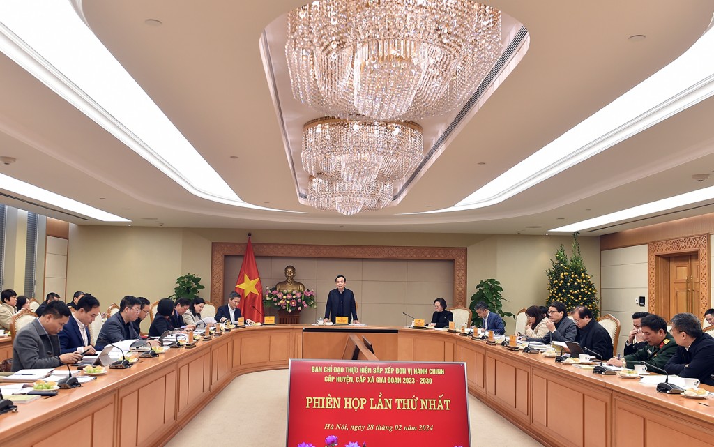 Phó Thủ tướng Trần Lưu Quang chủ trì phiên họp thứ nhất của Ban Chỉ đạo thực hiện sắp xếp ĐVHC cấp huyện, cấp xã - Ảnh: VGP/Hải Minh