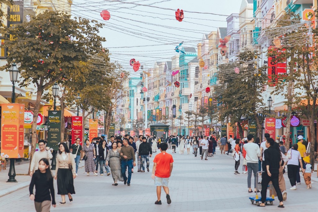 Chuỗi sự kiện, hoạt động hoành tráng đã mang lại dòng khách “khổng lồ”, giúp các đơn vị kinh doanh thu về lợi nhuận “khủng” trong giai đoạn vừa qua