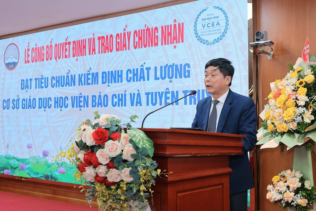 PGS,TS. Phạm Minh Sơn, Phó Bí thư Đảng ủy, Giám đốc Học viện Báo chí và Tuyên truyền phát biểu tại chương trình