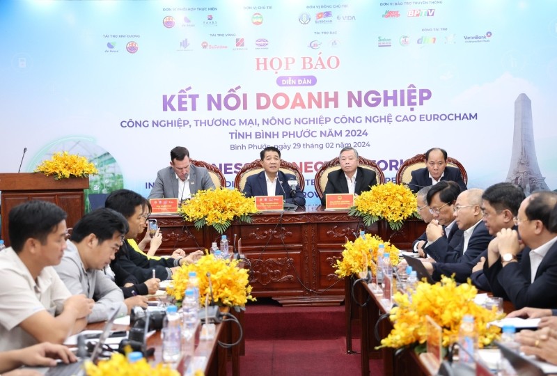 Toàn cảnh buổi họp báo “Diễn đàn kết nối doanh nghiệp công nghiệp, thương mại, nông nghiệp công nghệ cao EuroCham - tỉnh Bình Phước năm 2024”