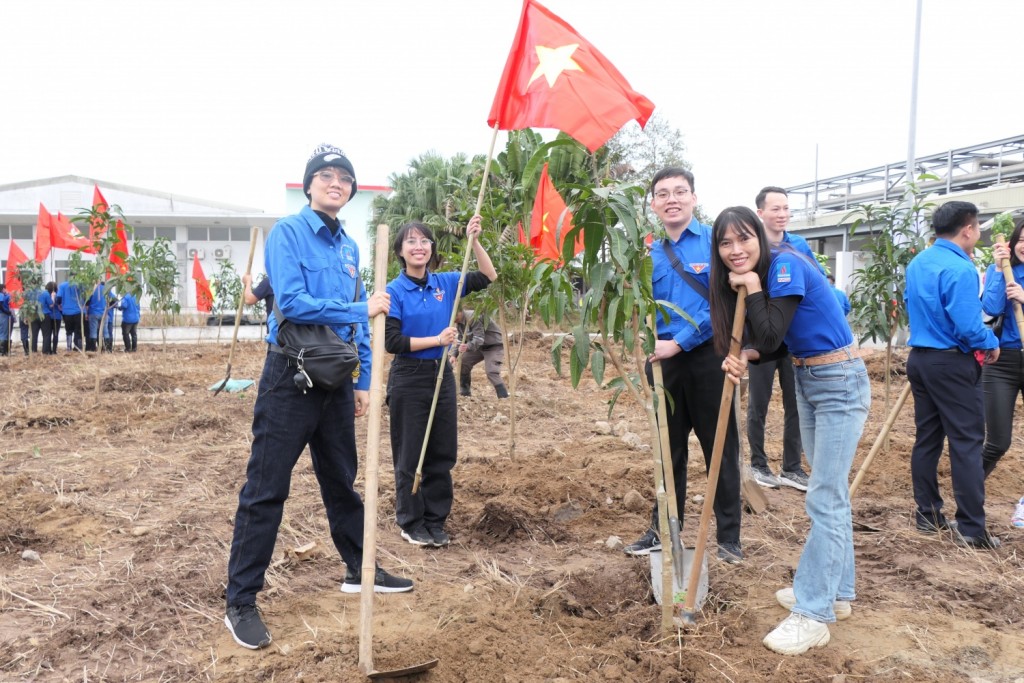 Tuổi trẻ dầu khí xung kích tình nguyện vì cuộc sống cộng đồng