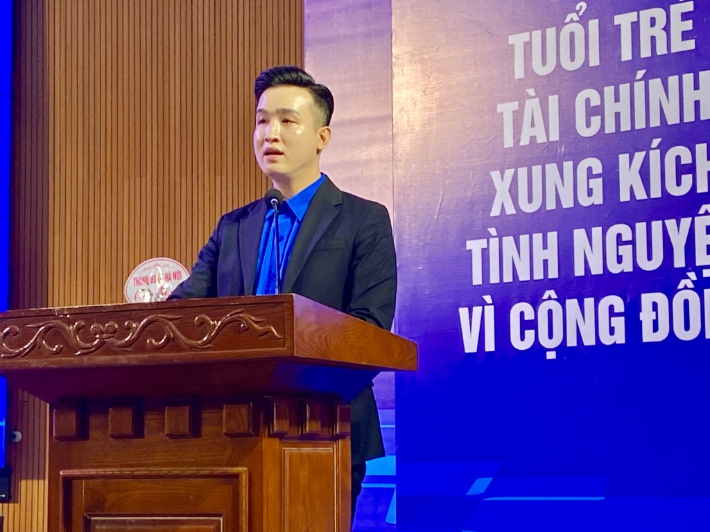 Đồng chí Đào Đức Việt phát biểu