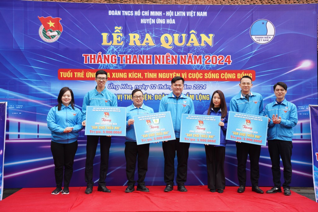 Quận Đống Đa trao tặng Công trình sân chơi thiếu nhi cho huyện Ứng Hoà