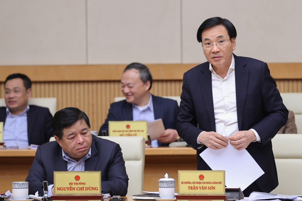 Bộ trưởng, Chủ nhiệm Văn phòng Chính phủ Trần Văn Sơn báo cáo tại Phiên họp - Ảnh: VGP/Nhật Bắc