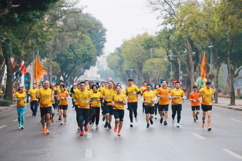 Giải chạy LPBank – Run4Change 2024 hướng tới giá trị tinh thần nhân văn, cộng đồng khi mỗi km chạy của người tham gia, LPBank sẽ đóng góp 1.000 đồng/km để thực hiện công tác an sinh, xã hội.