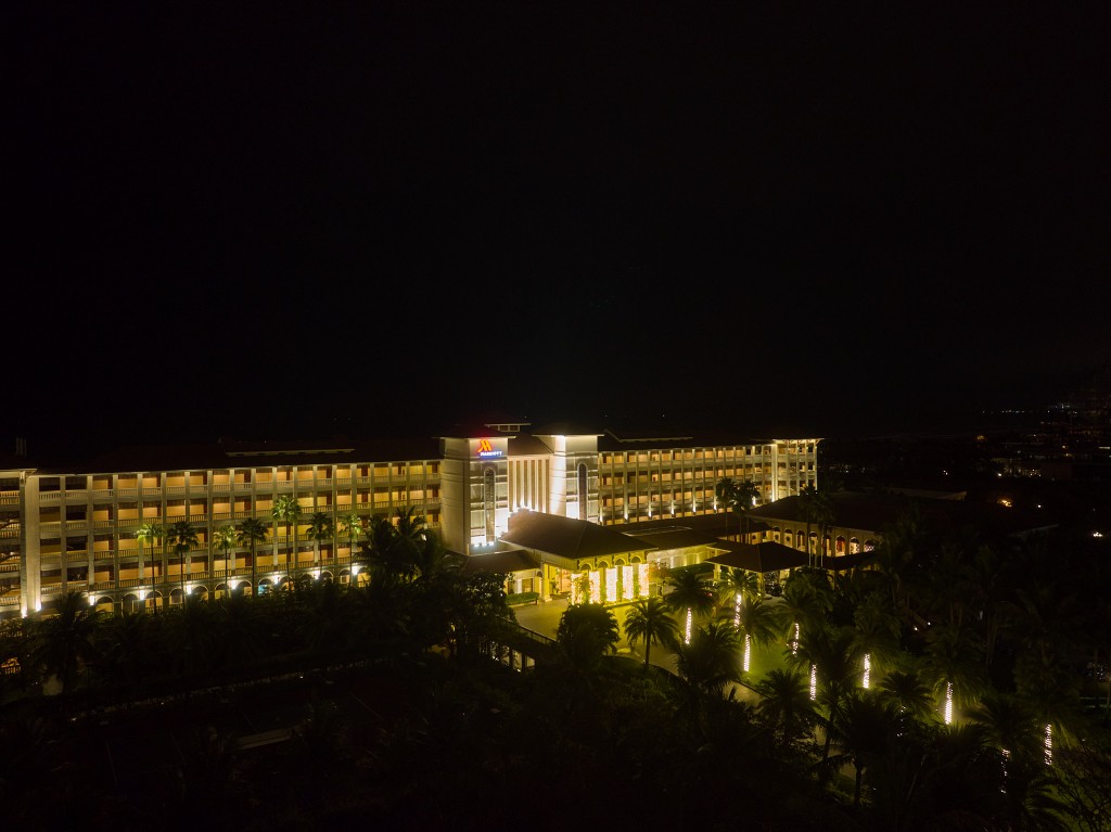 Đám cưới Ấn Độ ngập sắc hồng tại Danang Marriott Resort & Spa