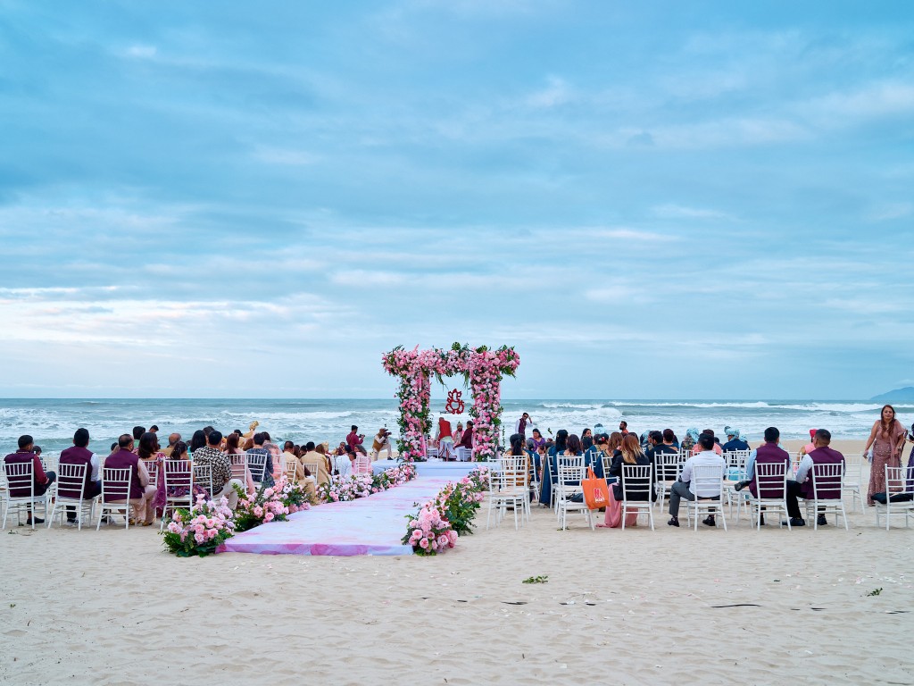 Đám cưới Ấn Độ ngập sắc hồng tại Danang Marriott Resort & Spa